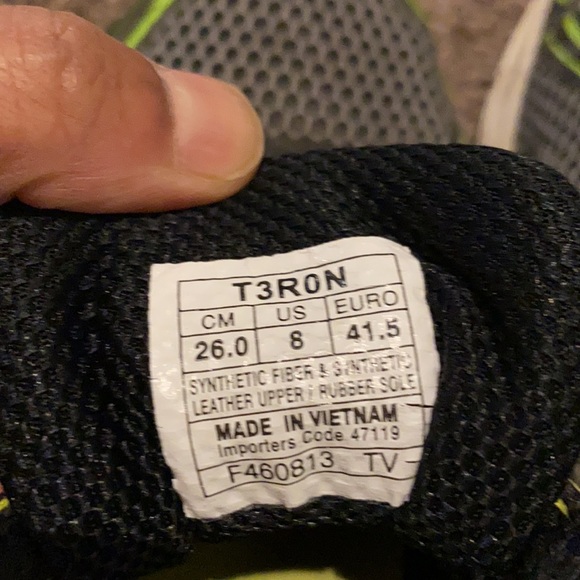 ASICS running shoe; Size US 8; black and green - Picture 3 of 4